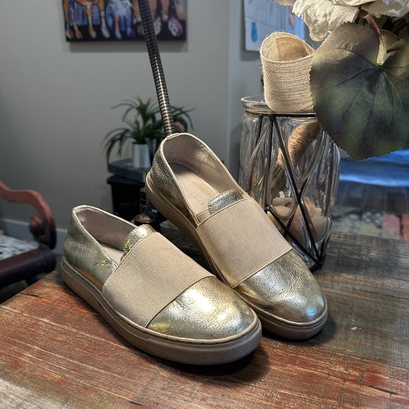 LOGO Lori Goldstein Gold Slip on Sneaker style Awesomeness - Size 9 - Picture 1 of 6